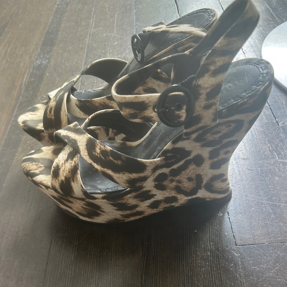 Alice & Olivia Leopard Print Wedge Sandals size 38.5. Excellent condition
